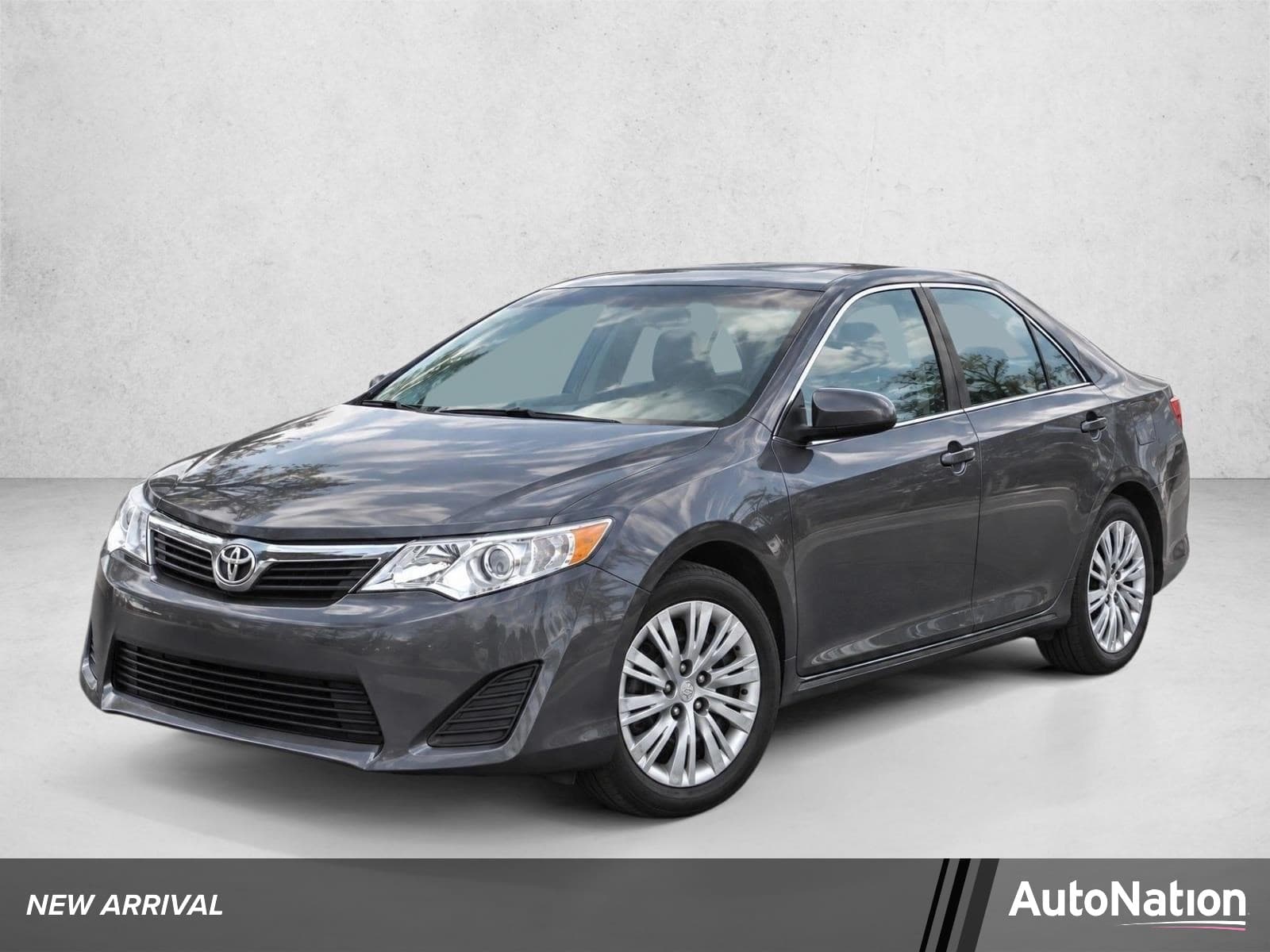 2013 Toyota Camry L — photo 1 of 26