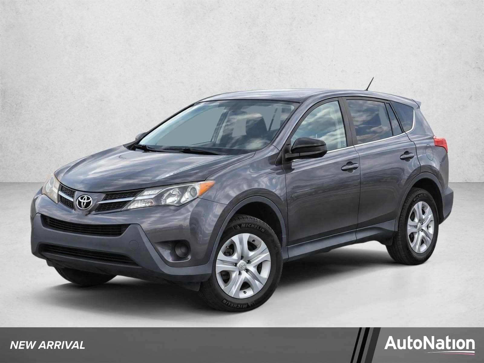 2015 Toyota RAV4 LE — photo 1 of 15