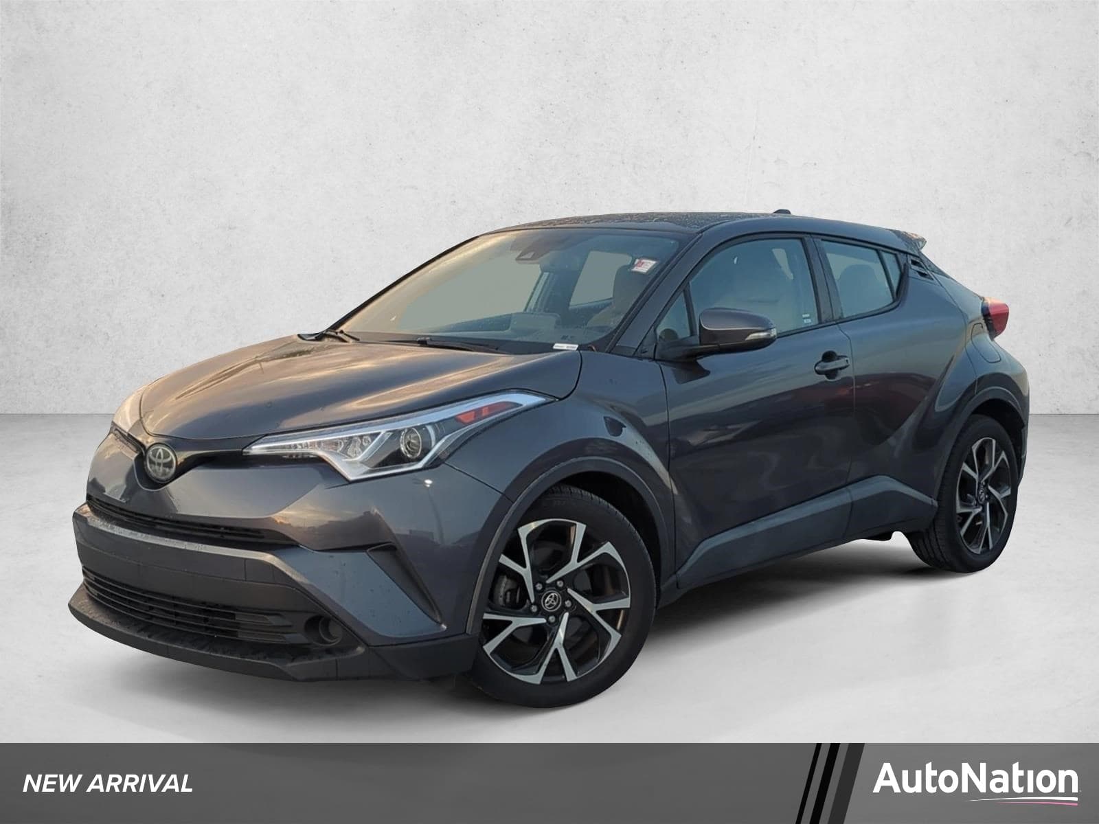 2019 Toyota C-HR XLE — photo 1 of 18