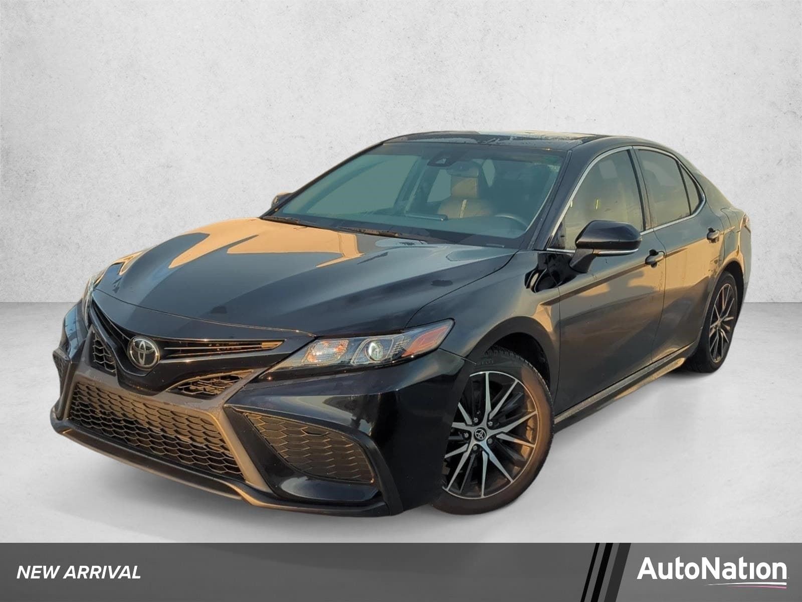 2024 Toyota Camry SE — photo 1 of 25