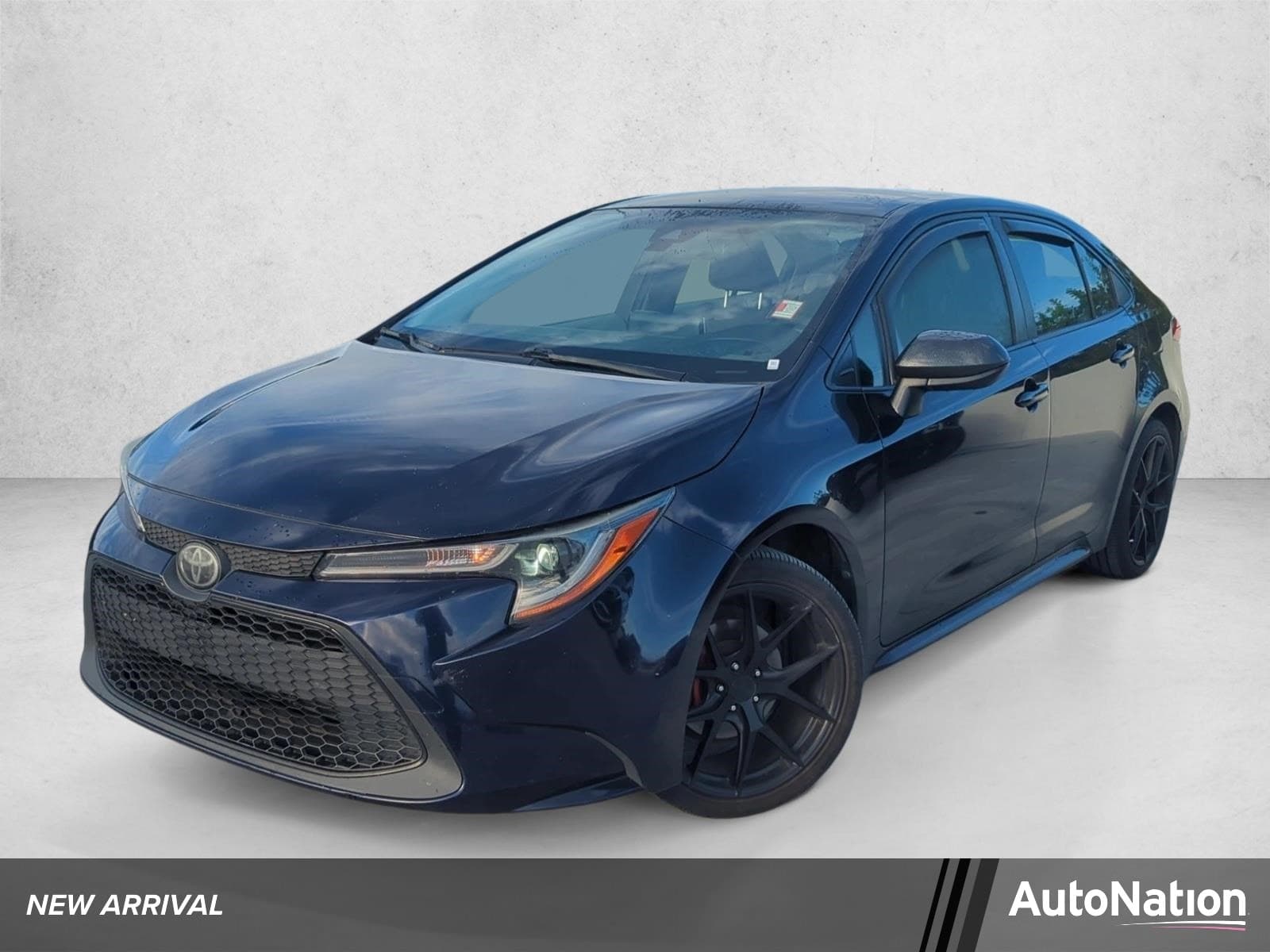 2020 Toyota Corolla LE — photo 1 of 18
