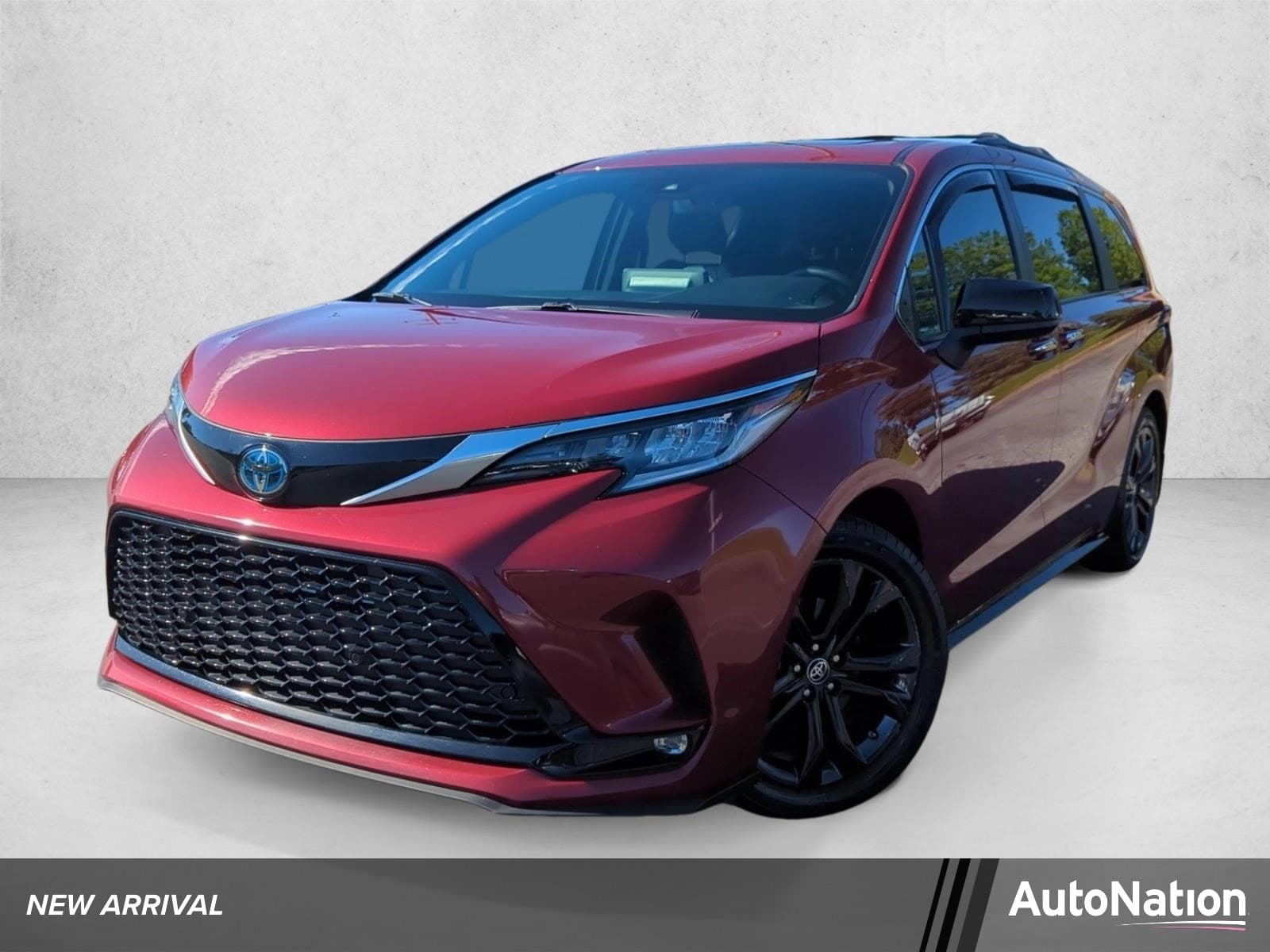 2024 Toyota Sienna XSE — photo 1 of 30