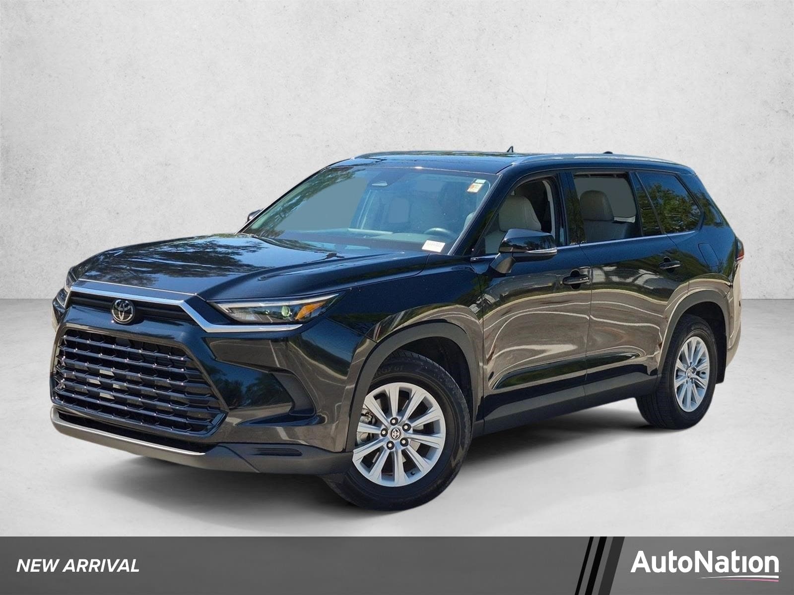 2025 Toyota Grand Highlander Hybrid XLE — photo 1 of 17