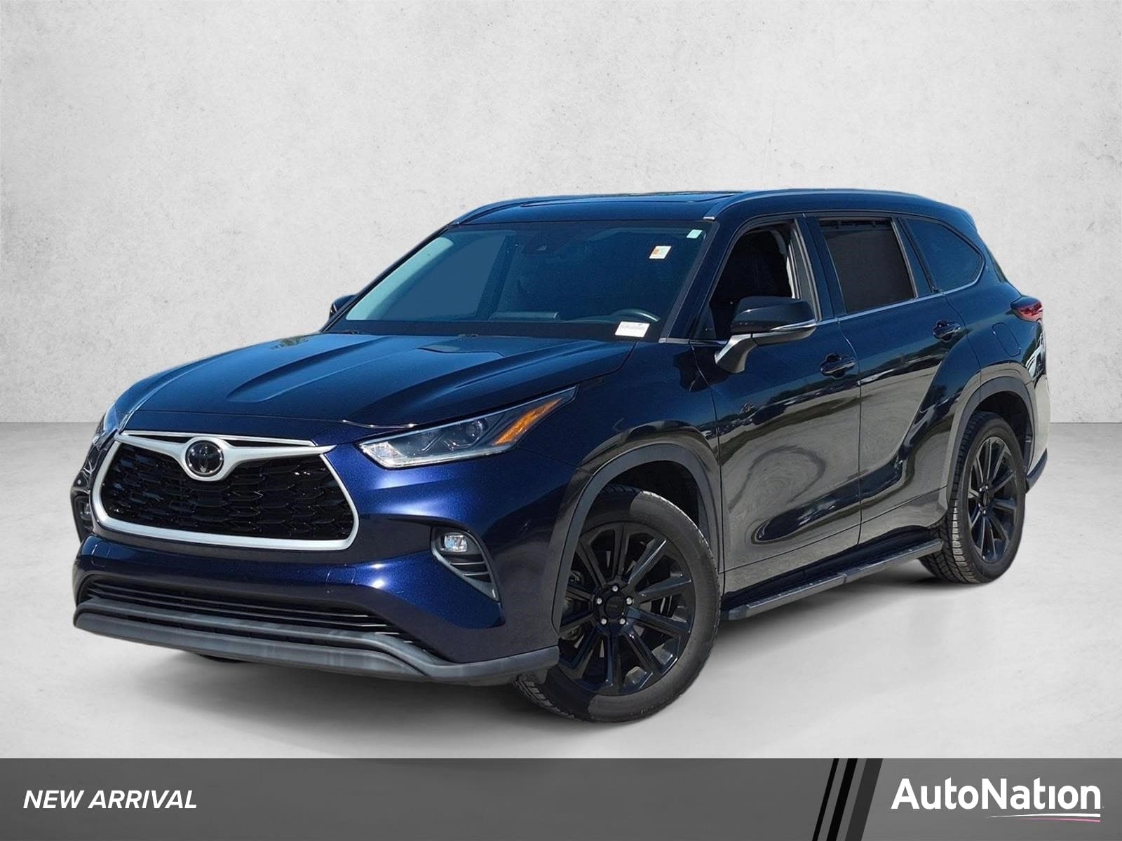 2021 Toyota Highlander XLE — photo 1 of 17