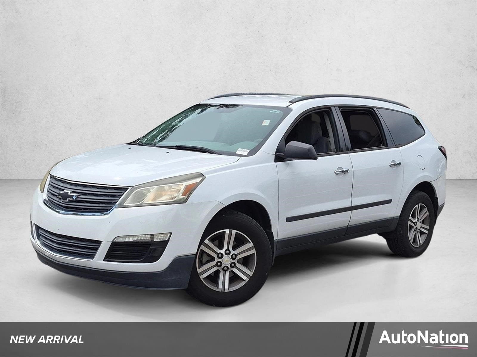 2017 Chevrolet Traverse LS — photo 1 of 15