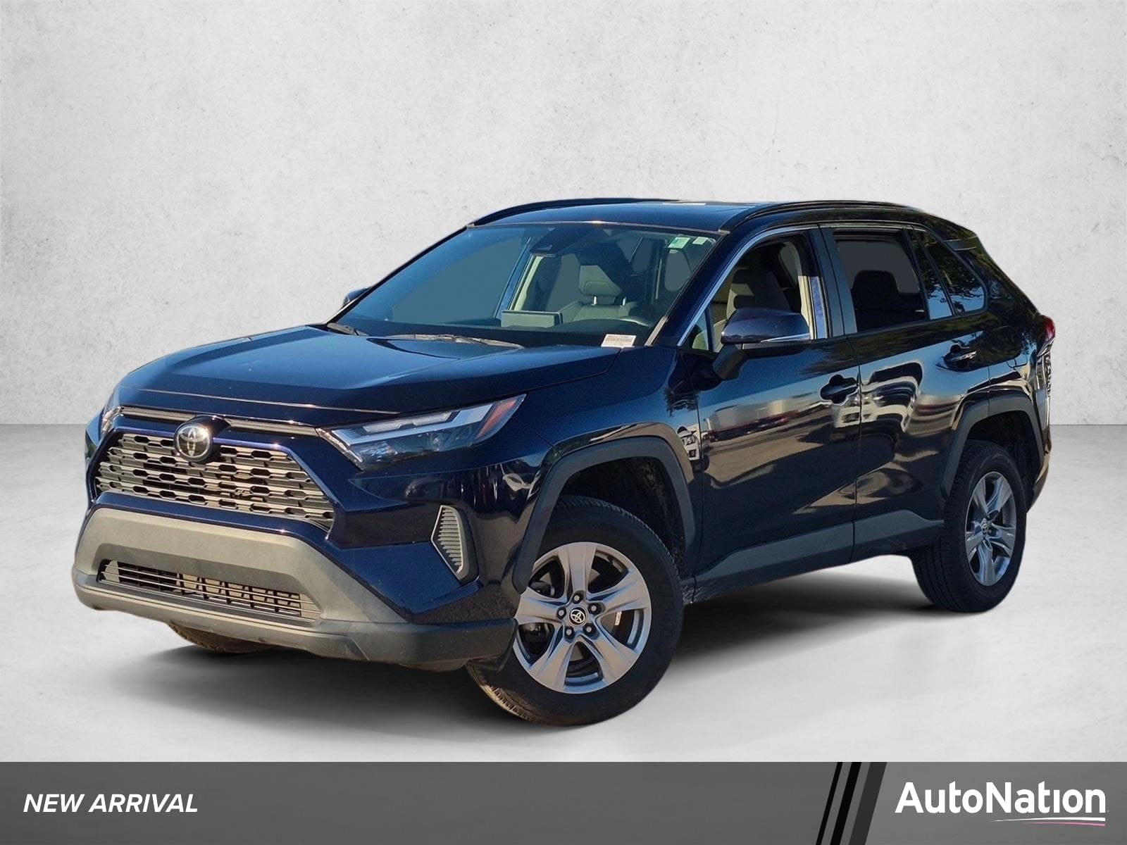 2022 Toyota RAV4 XLE — photo 1 of 16