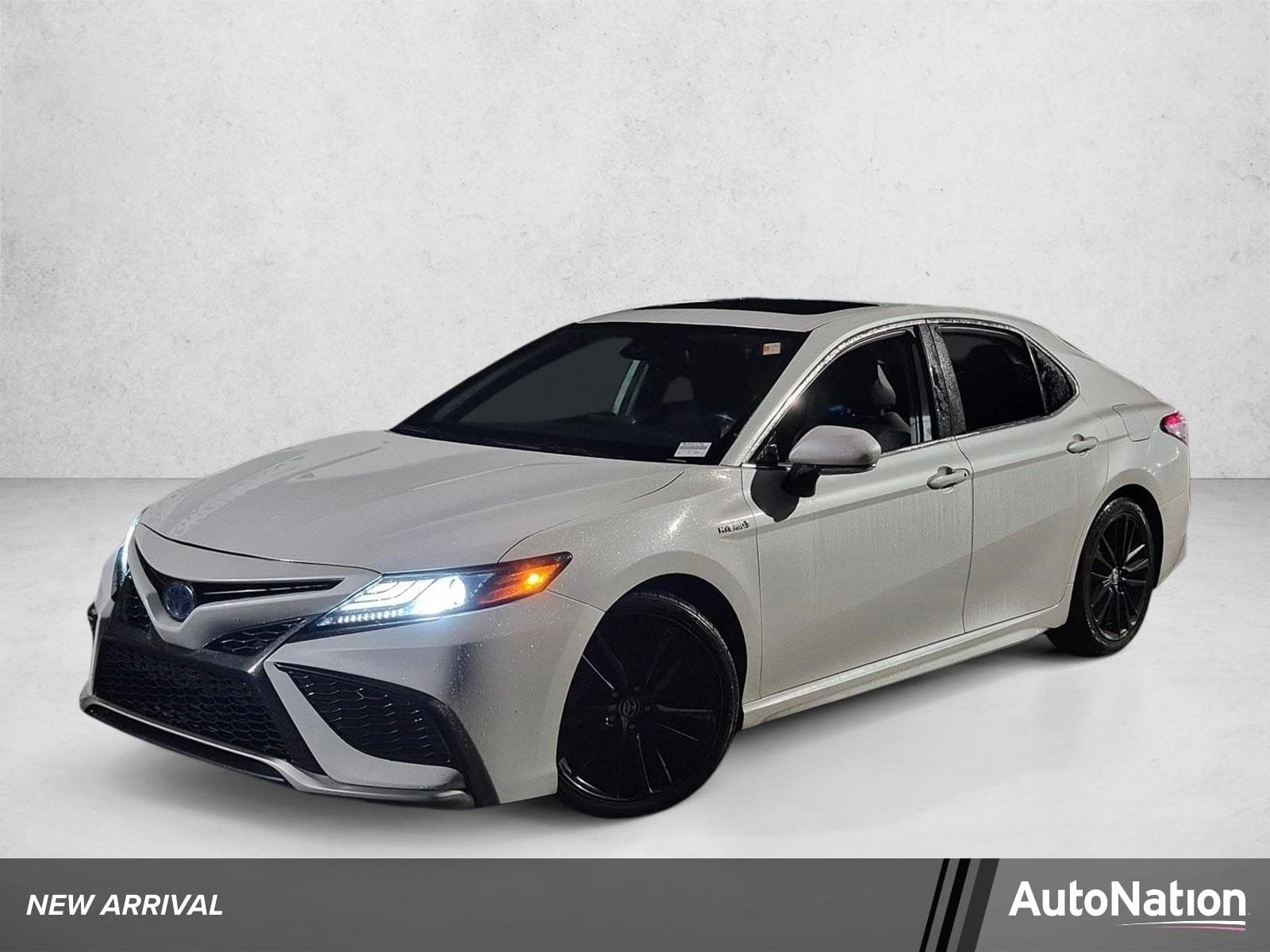 2021 Toyota Camry Hybrid XSE — photo 1 of 17
