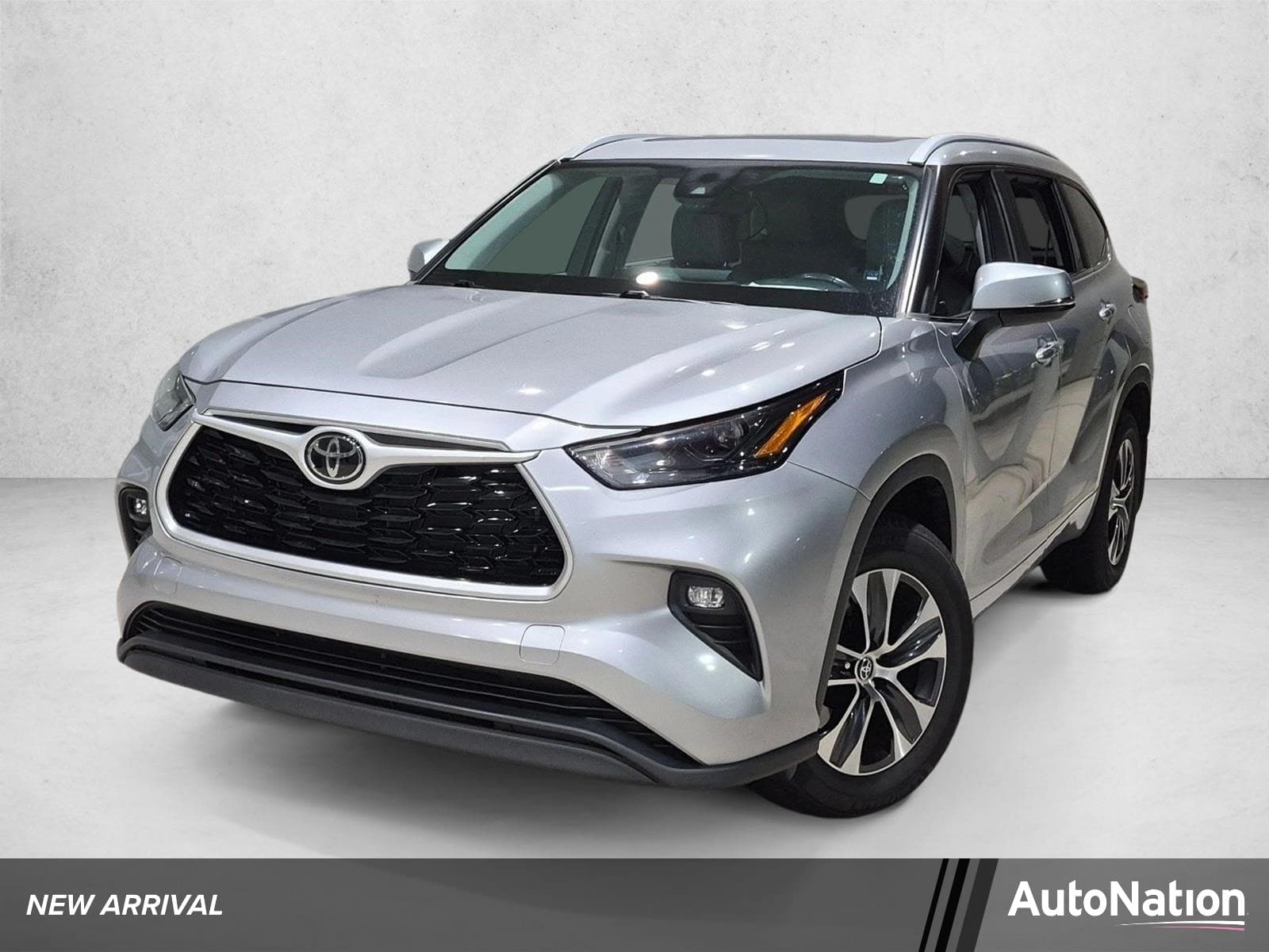 2023 Toyota Highlander XLE — photo 1 of 21