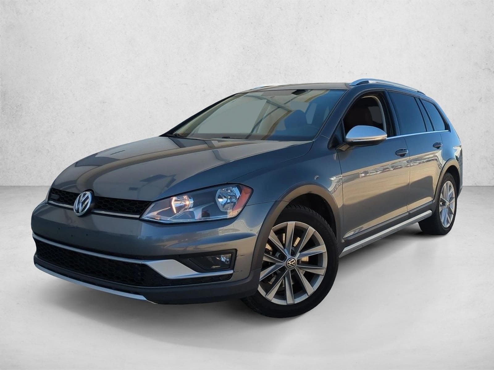 2017 Volkswagen Golf Alltrack S — photo 1 of 15