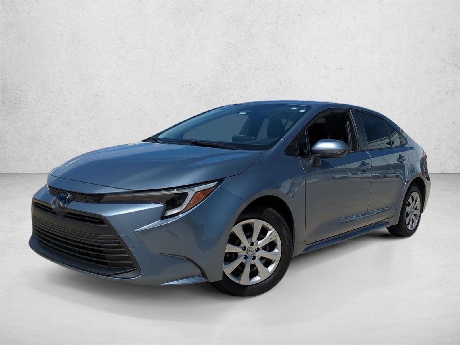 2025 Toyota Corolla Hybrid LE — photo 1 of 15