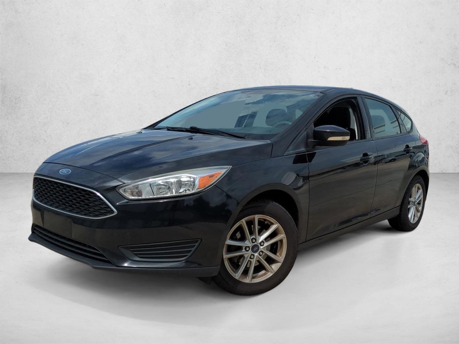 2015 Ford Focus SE — photo 1 of 15