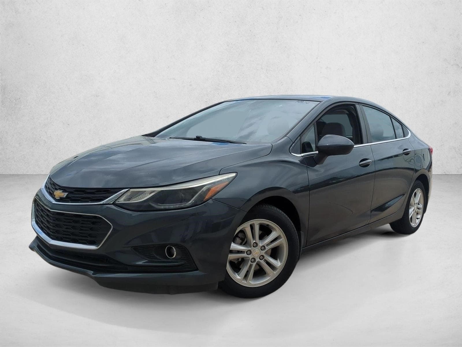 2018 Chevrolet Cruze Base — photo 1 of 15