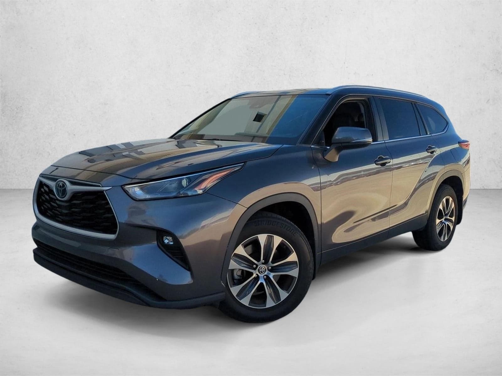 2023 Toyota Highlander XLE — photo 1 of 15