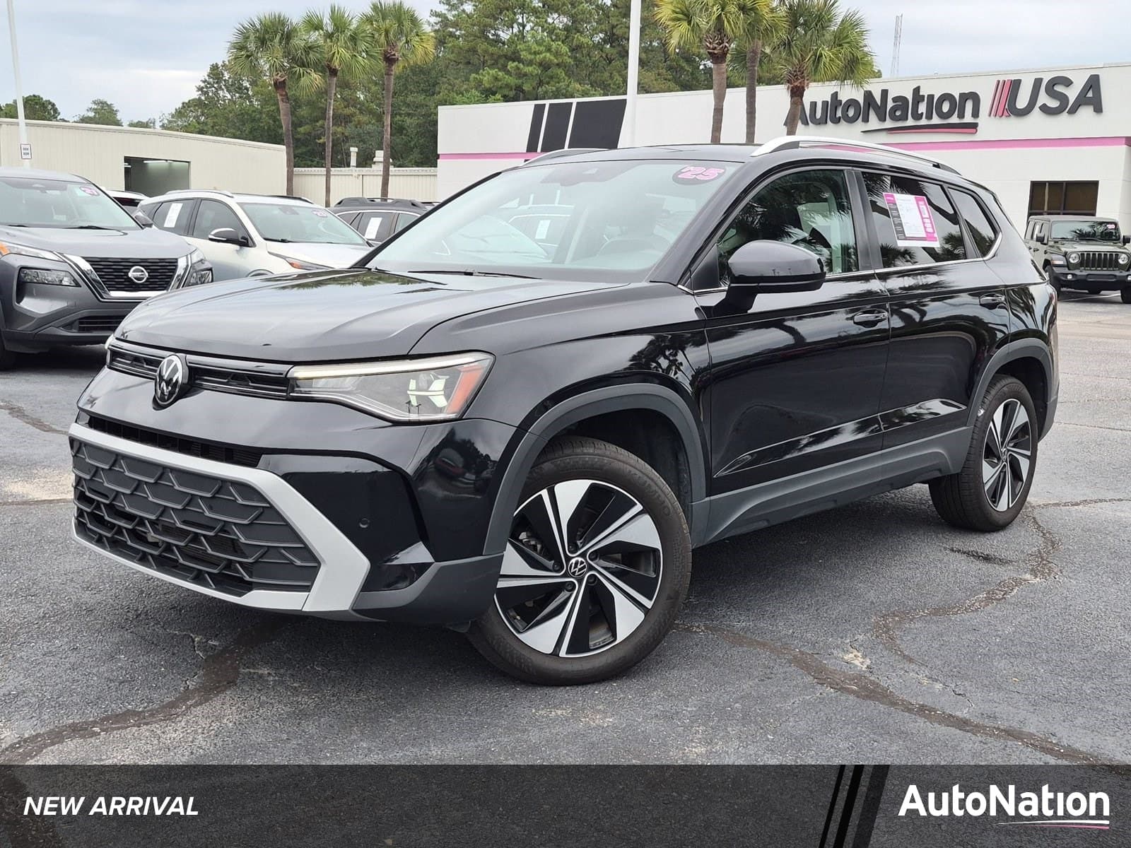 2025 Volkswagen Taos SE — photo 1 of 30