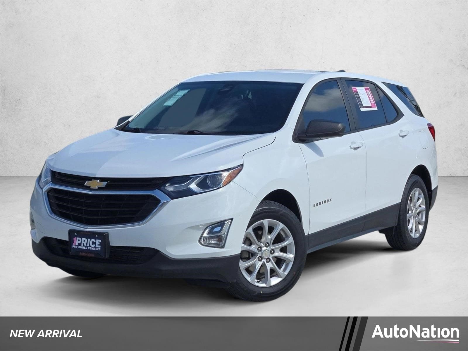 2020 Chevrolet Equinox LS — photo 1 of 24