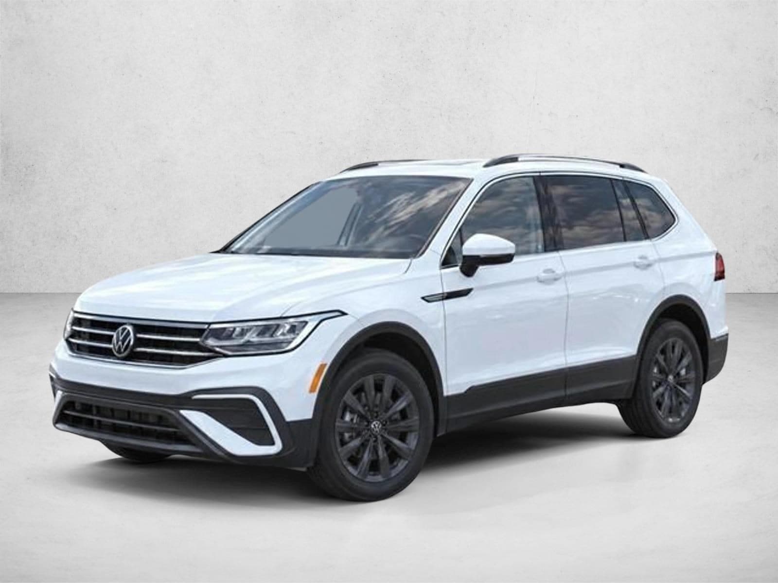 2024 Volkswagen Tiguan SE — photo 1 of 30