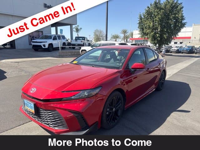 2025 Toyota Camry SE — photo 1 of 11