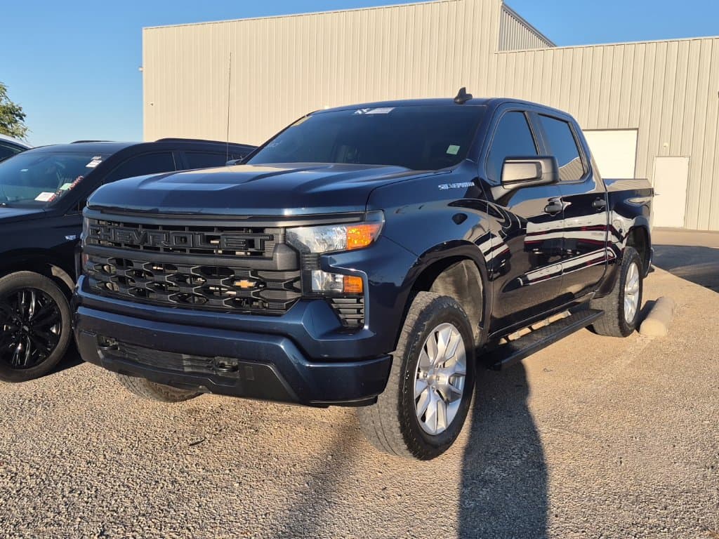 2023 Chevrolet Silverado 1500 Custom — photo 1 of 14