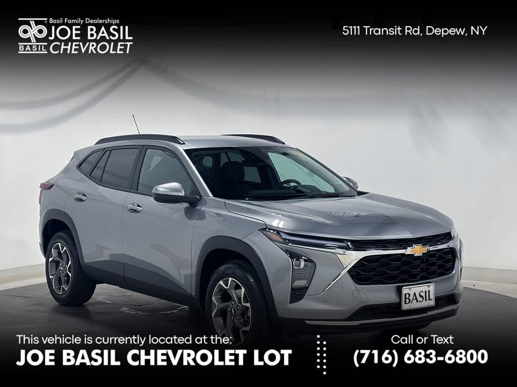 2025 Chevrolet Trax LT — photo 1 of 37
