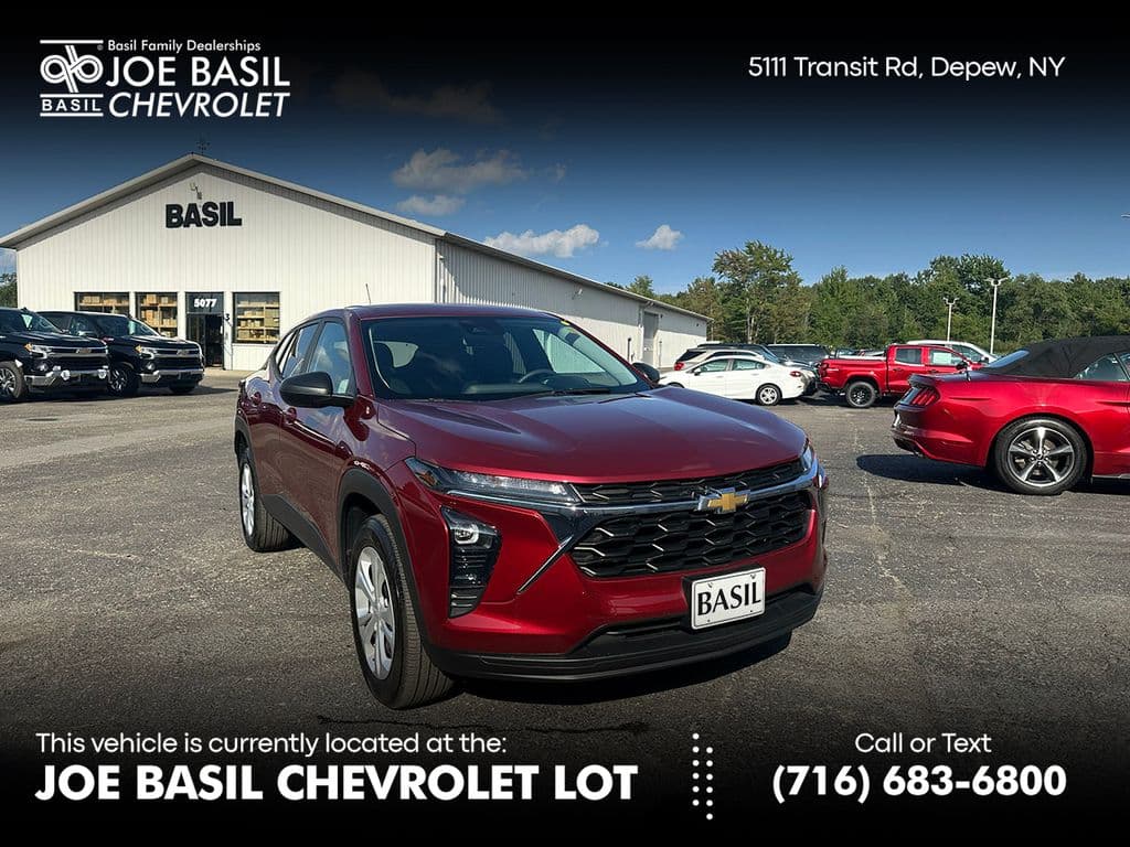 2024 Chevrolet Trax LS — photo 1 of 31