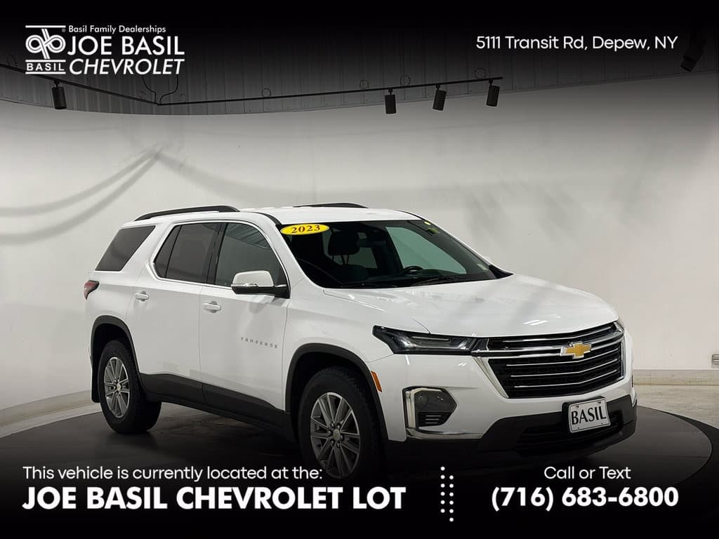2023 Chevrolet Traverse Base — photo 1 of 39