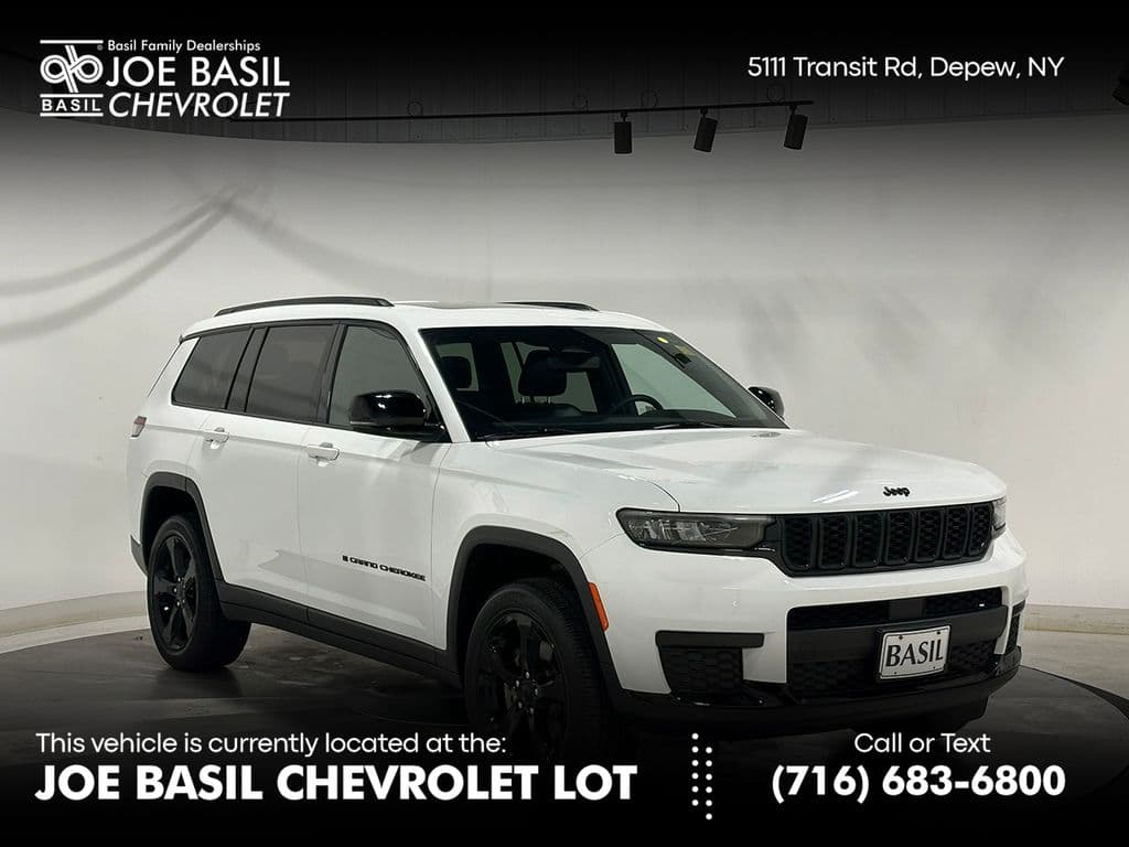 2023 Jeep Grand Cherokee L Altitude X — photo 1 of 38