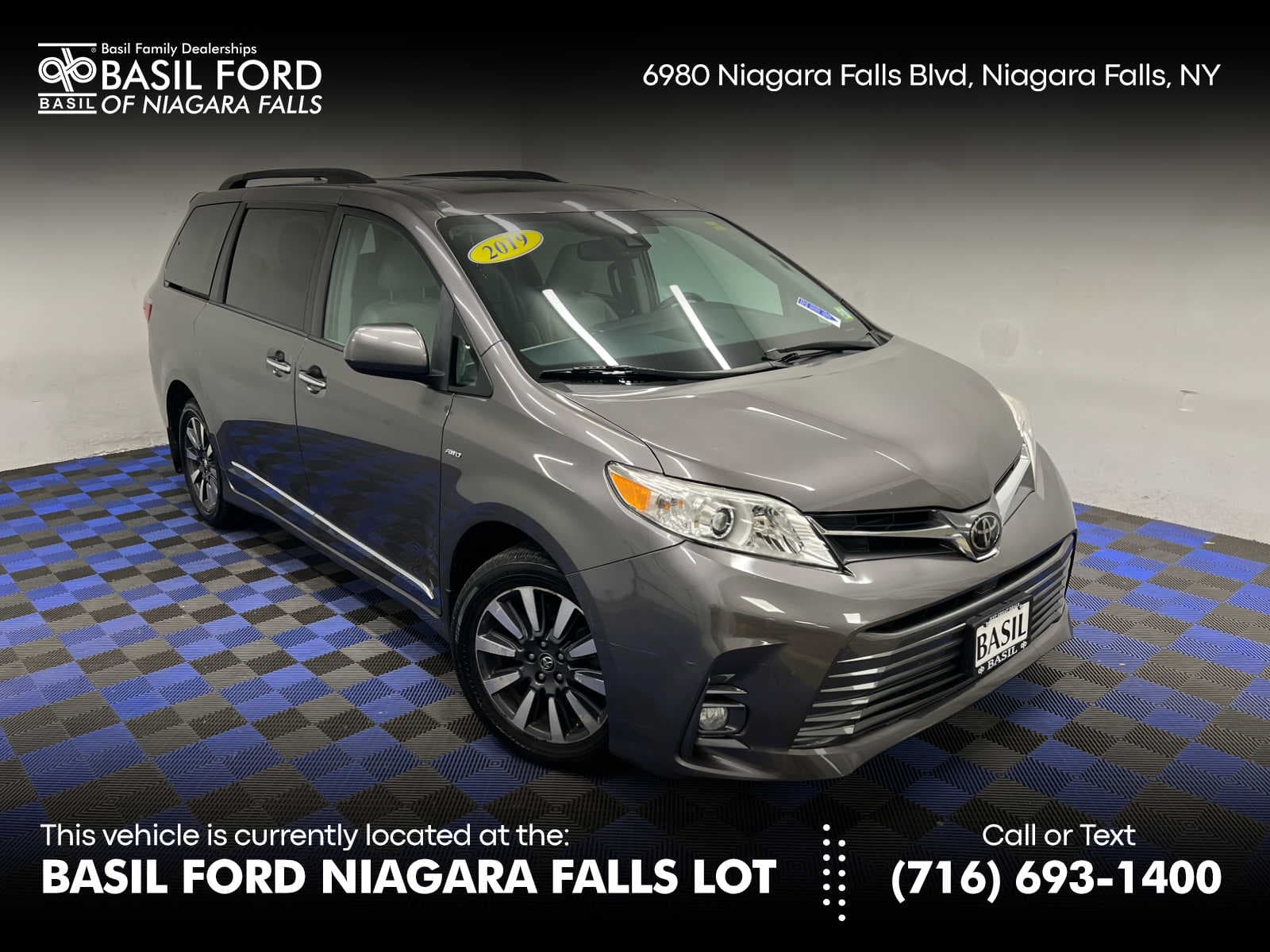 2019 Toyota Sienna XLE — photo 1 of 33
