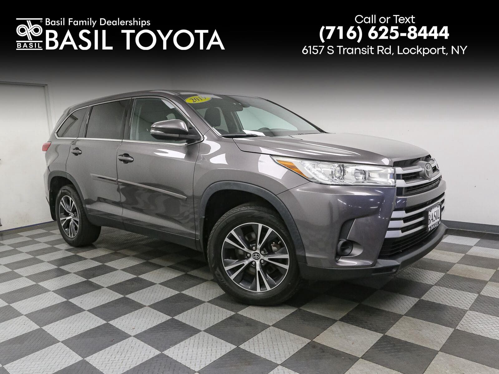 2019 Toyota Highlander LE — photo 1 of 42