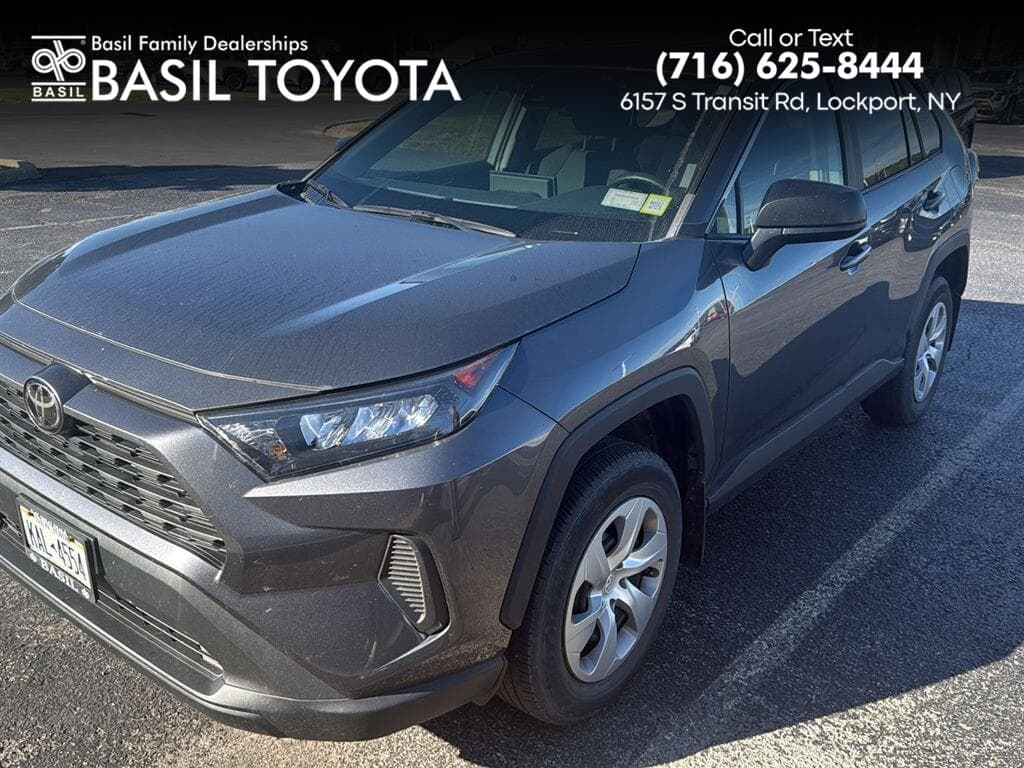 2022 Toyota RAV4 LE — photo 1 of 3