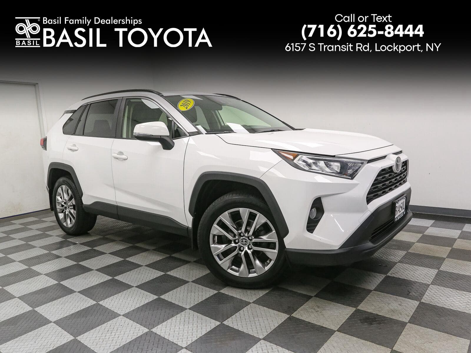 2019 Toyota RAV4 XLE Premium — photo 1 of 49
