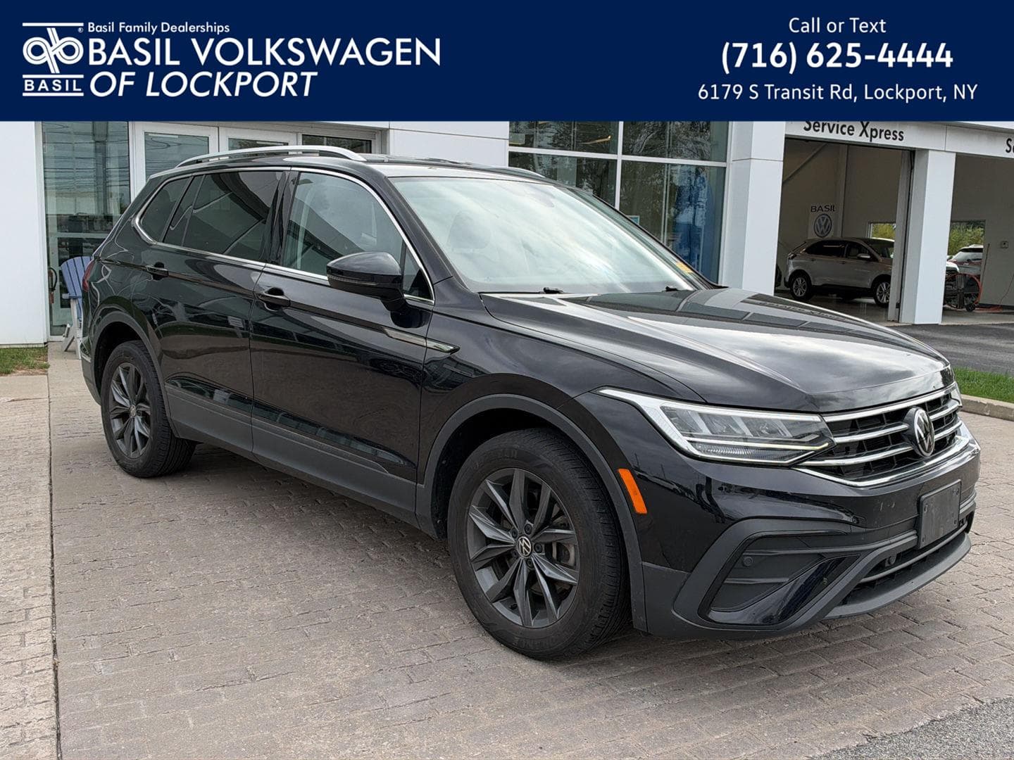2023 Volkswagen Tiguan SE — photo 1 of 9