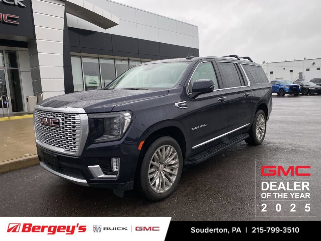 2023 GMC Yukon XL Denali — photo 1 of 10