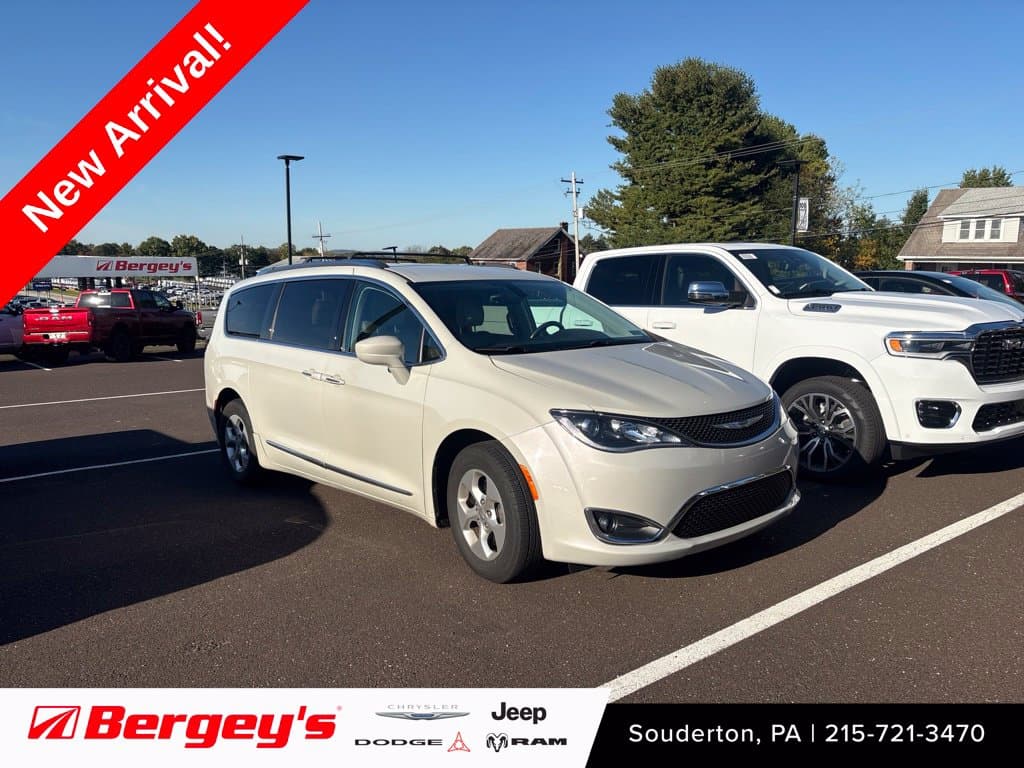 2017 Chrysler Pacifica Touring-L Plus — photo 1 of 11