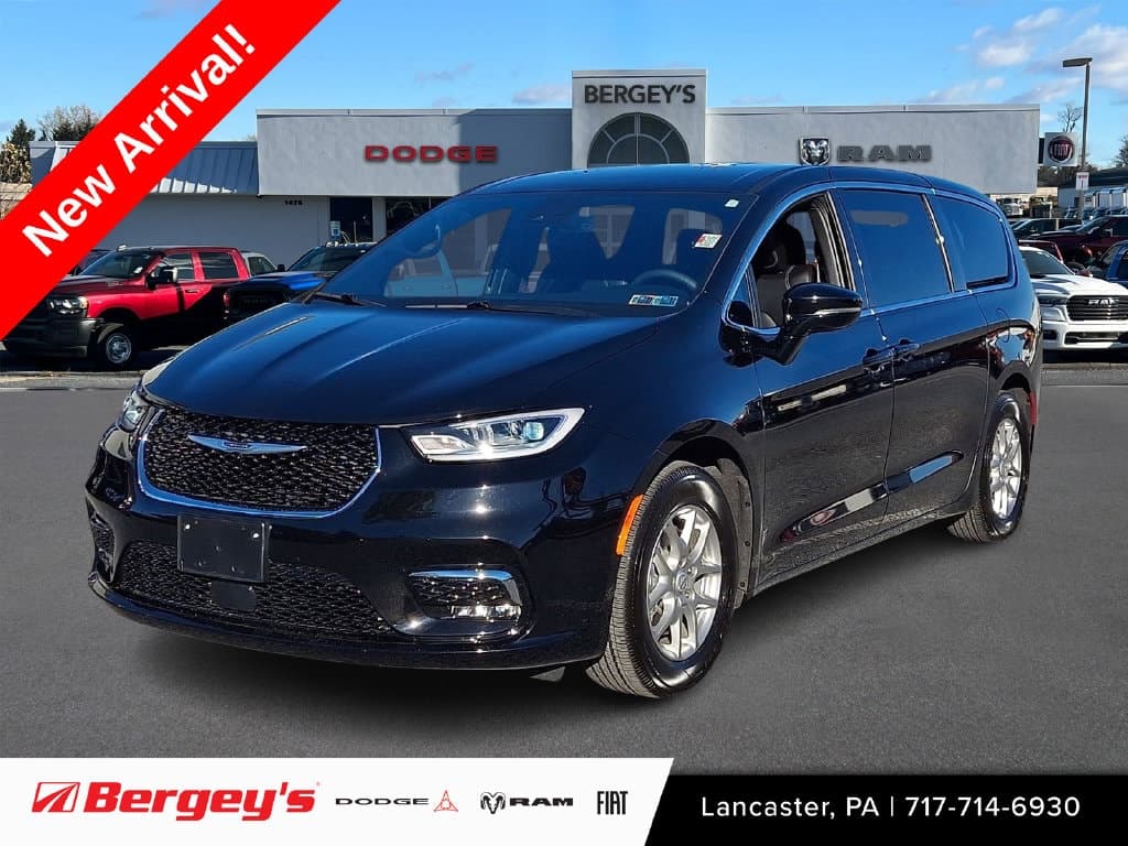 2026 Chrysler Pacifica Select — photo 1 of 36