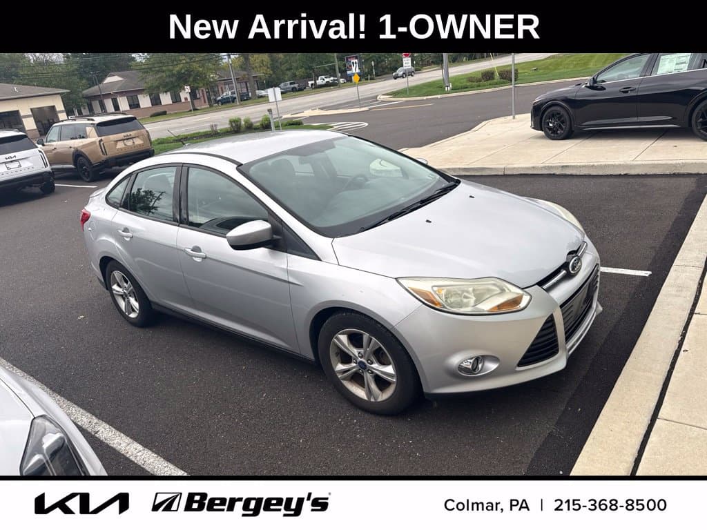 2012 Ford Focus SE — photo 1 of 17