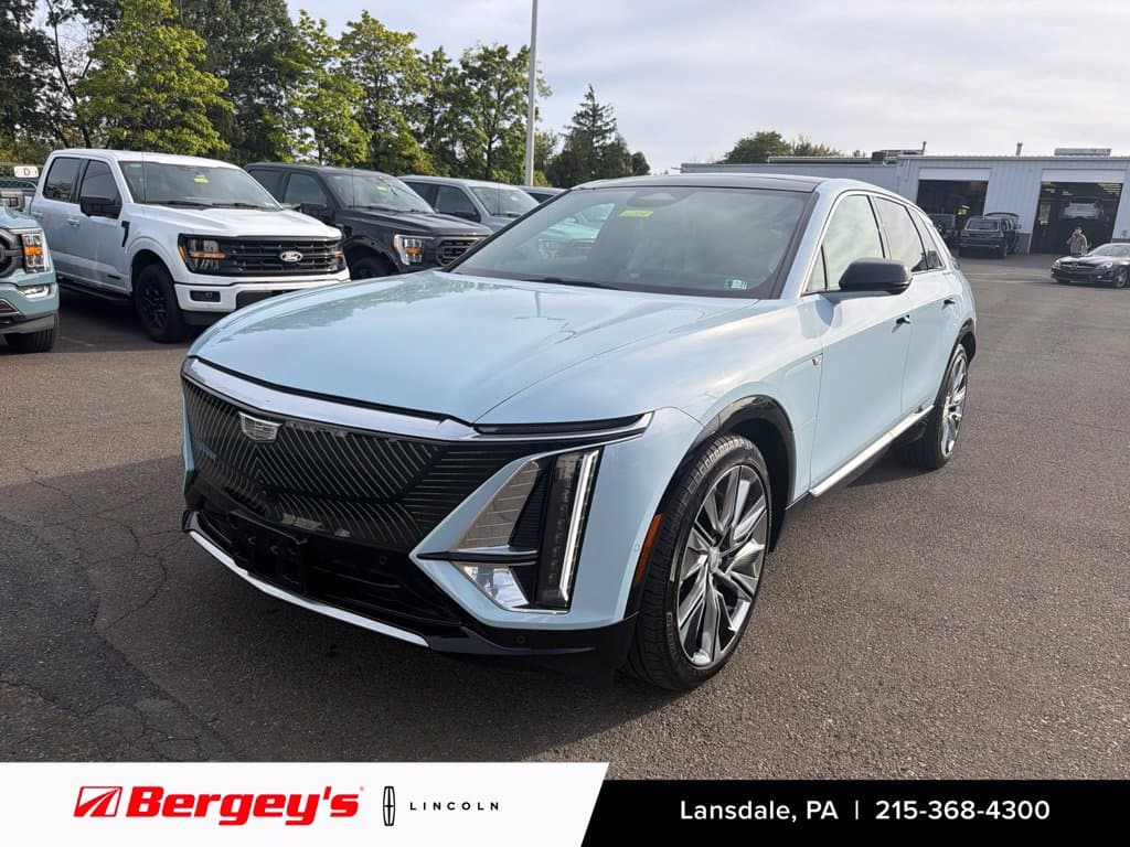2024 Cadillac LYRIQ Base — photo 1 of 39
