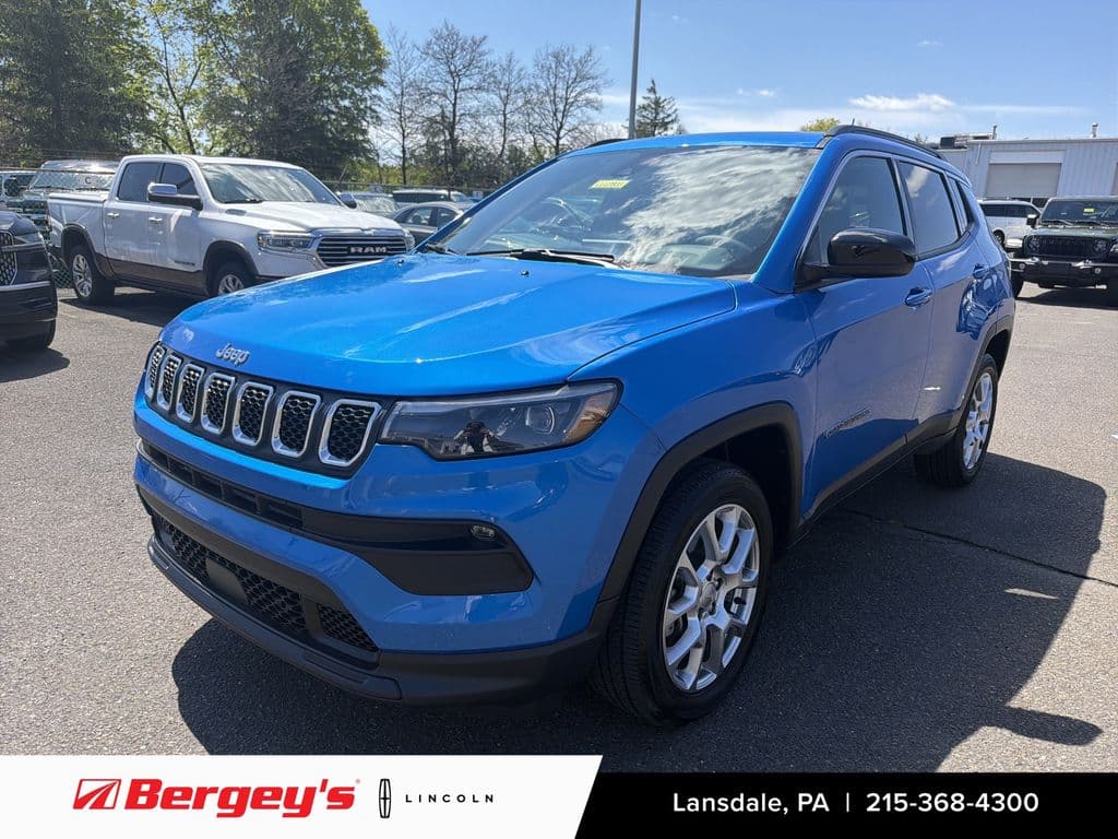 2023 Jeep Compass Base — photo 1 of 39