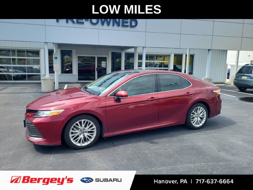 2018 Toyota Camry XLE — photo 1 of 32