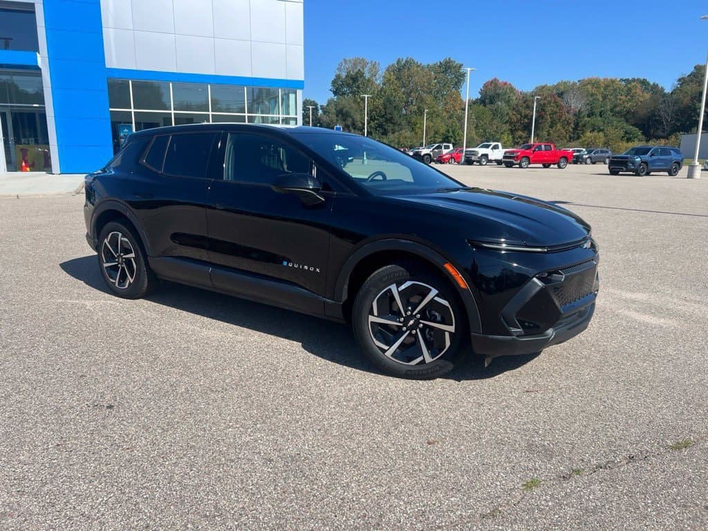 2025 Chevrolet Equinox EV LT — photo 1 of 32