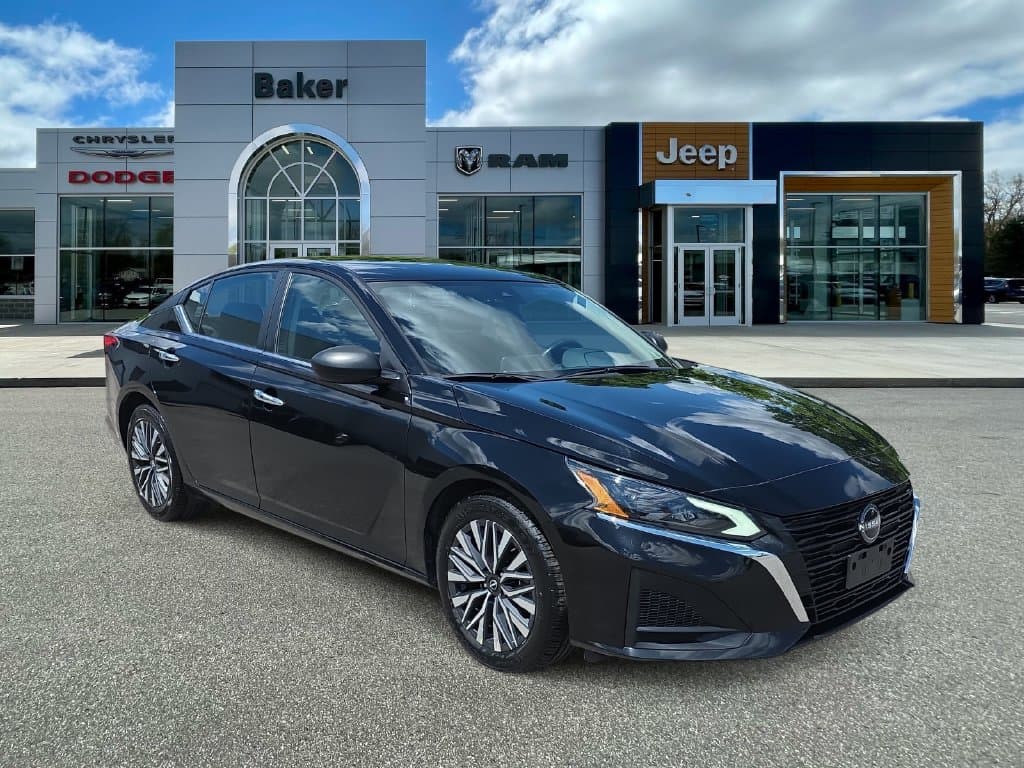 2024 Nissan Altima 2.5 SV — photo 1 of 34