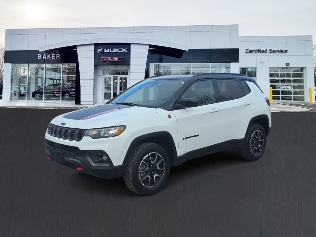 2025 Jeep Compass Trailhawk — photo 1 of 34
