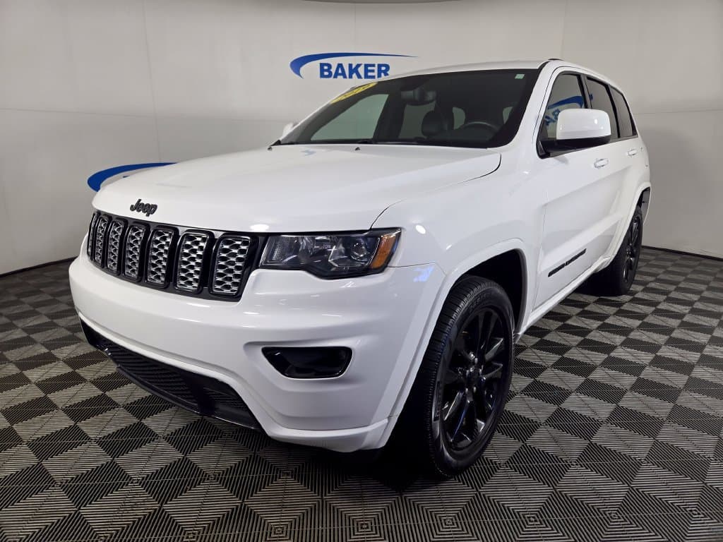 2019 Jeep Grand Cherokee Altitude — photo 1 of 39