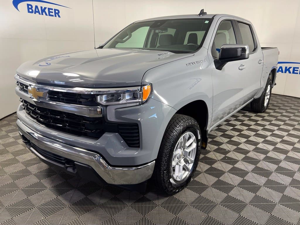 2024 Chevrolet Silverado 1500 LT — photo 1 of 33