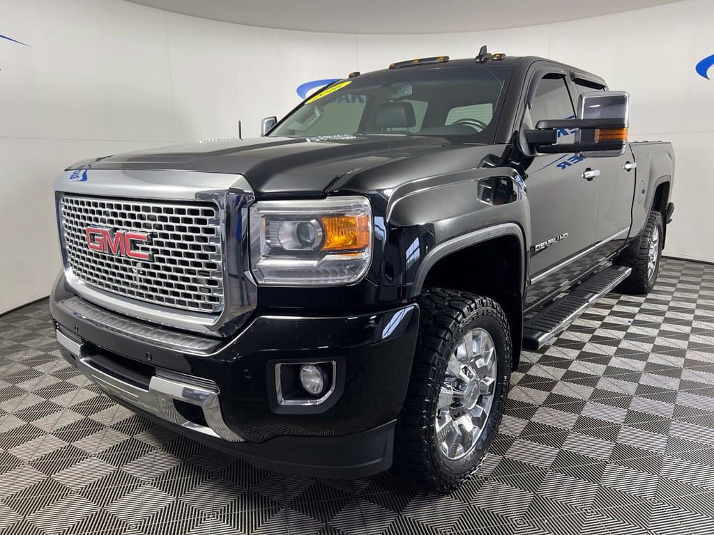 2016 GMC Sierra 2500HD Denali — photo 1 of 36