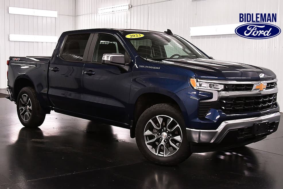 2023 Chevrolet Silverado 1500 LT — photo 1 of 32