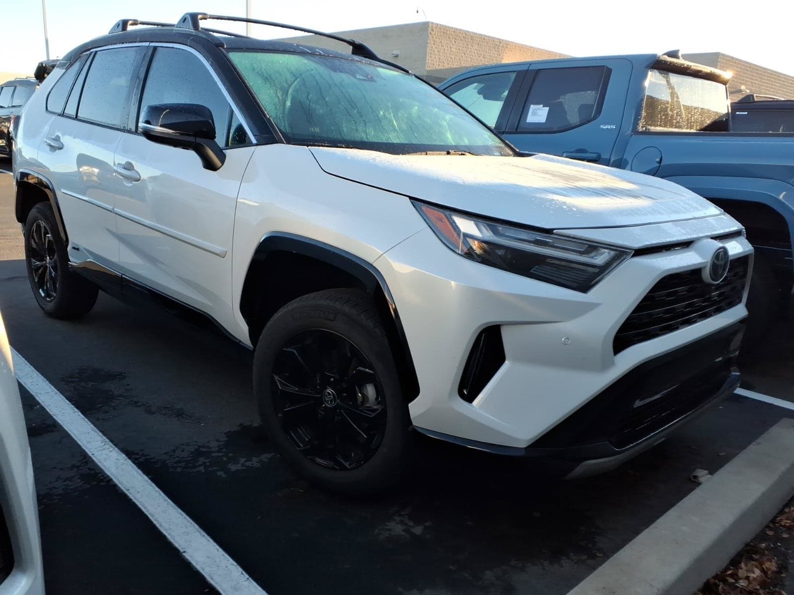 2025 Toyota RAV4 Hybrid XSE — photo 1 of 4