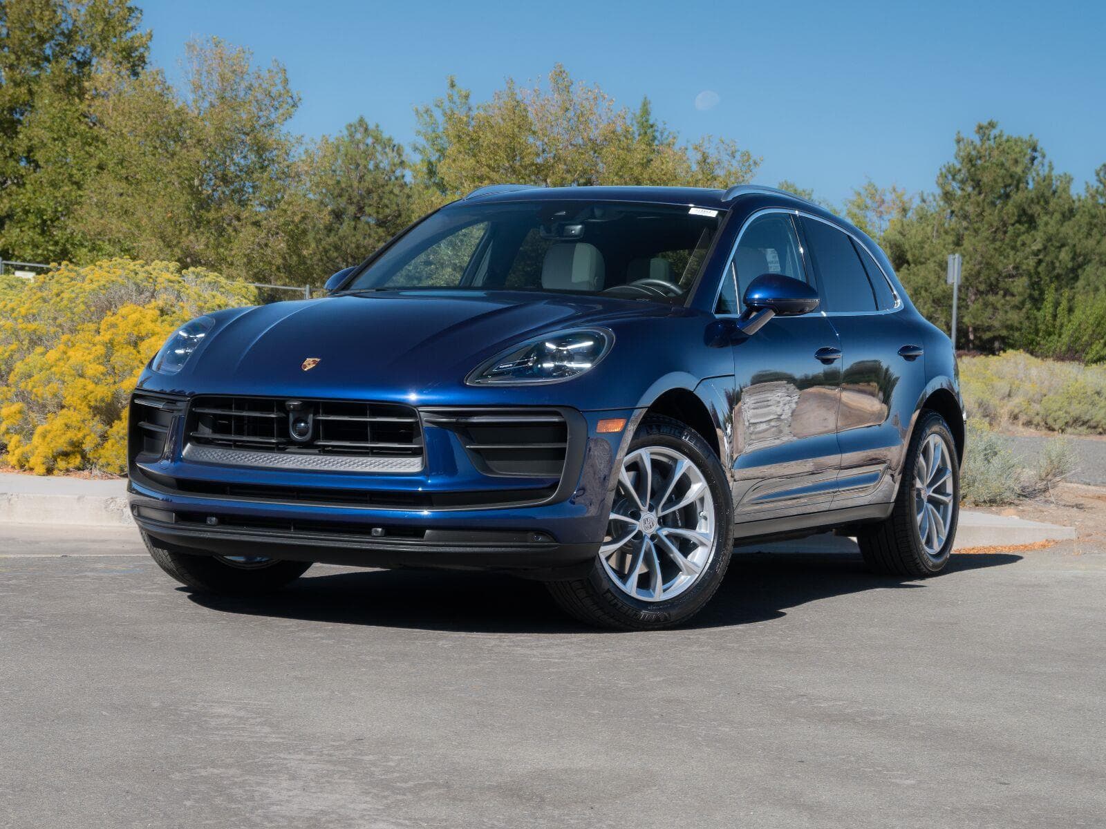 2026 Porsche Macan Base — photo 1 of 35