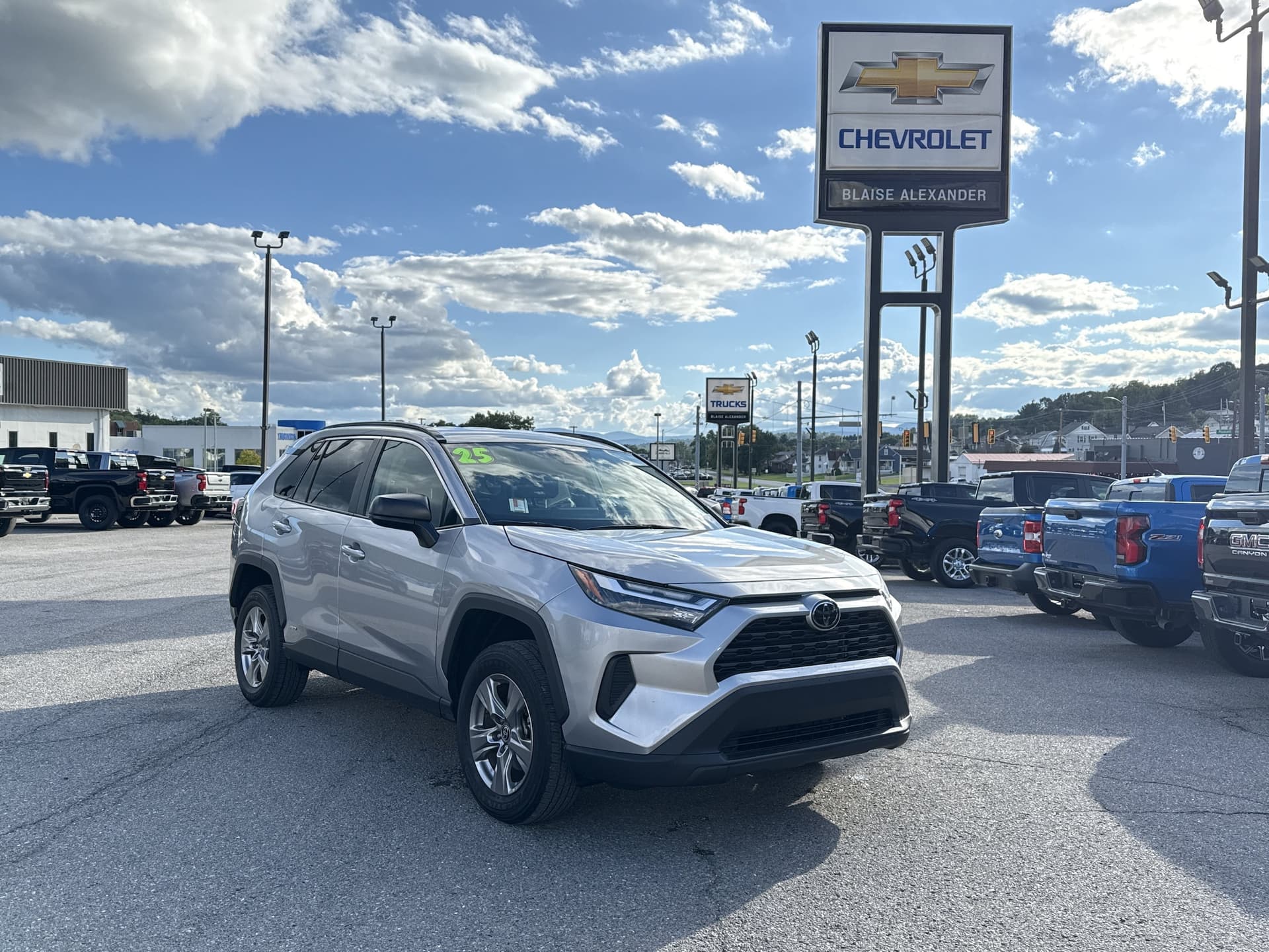 2025 Toyota RAV4 Hybrid LE — photo 1 of 30
