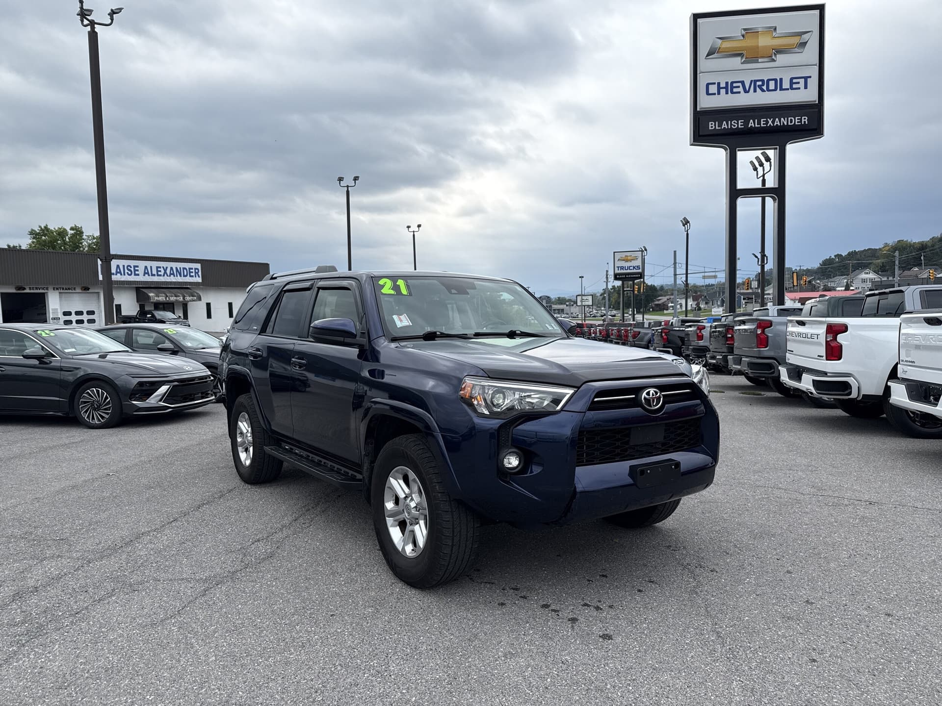 2021 Toyota 4Runner SR5 — photo 1 of 23