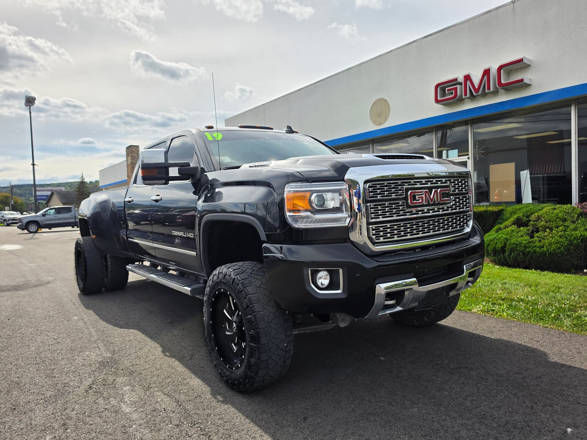 2019 GMC Sierra 3500HD Denali — photo 1 of 27